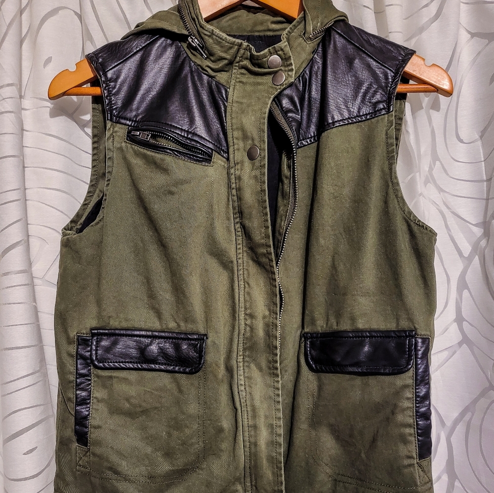 BDG UTILITY VEST (S) FAUX LEATHER